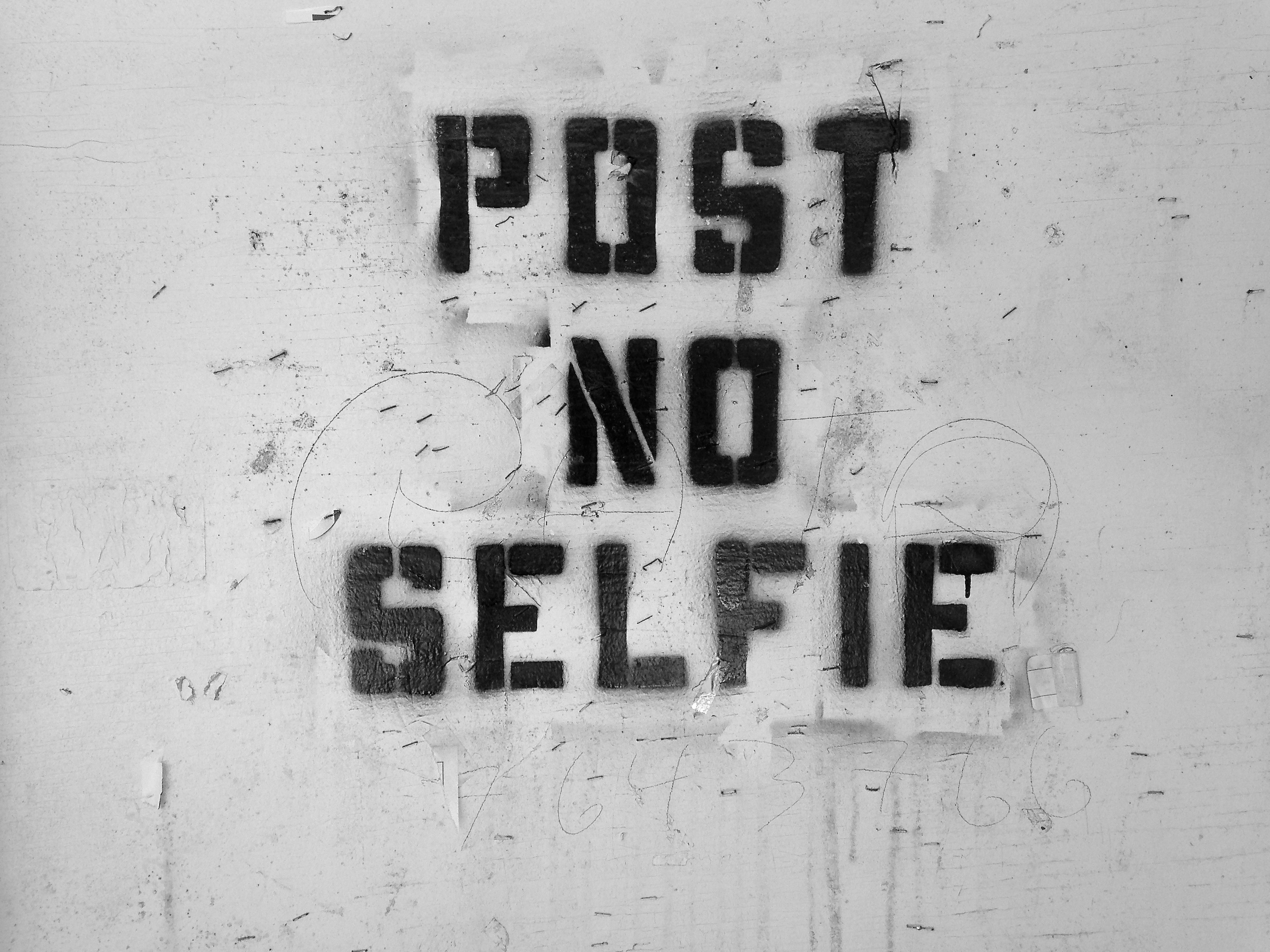 Post No Selfie_3095